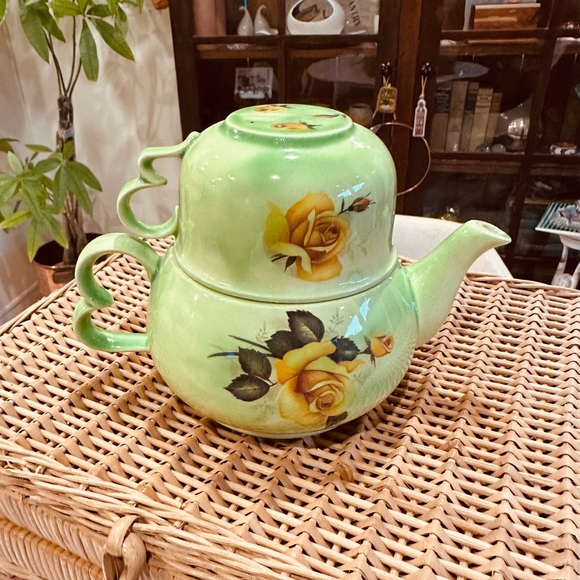 Vintage Green Teapot with Yellow Roses - Picture 2 of 5